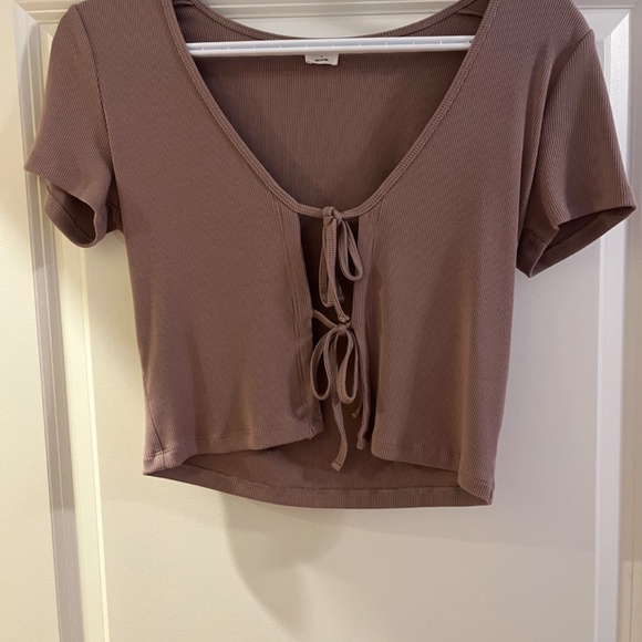 Aritzia Wilfred Free Only Tie Front T-Shirt in Yucca Green and Light Brown - Picture 5 of 6